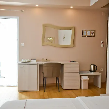 ゲストハウス Zoilo Self Check-in ザダル