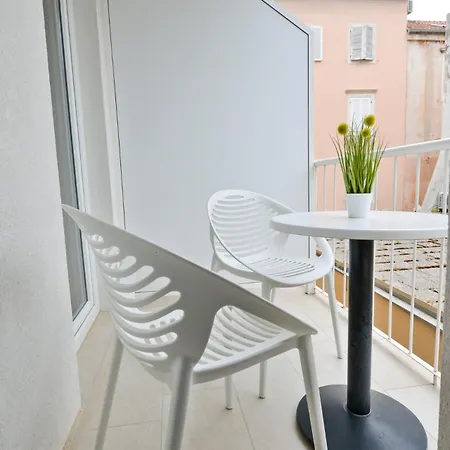 ゲストハウス Zoilo Self Check-in ザダル